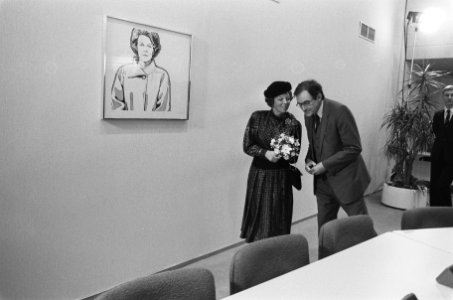 Koningin Beatrix met de Commissaris van de Koningin Lammers, Bestanddeelnr 933-5316