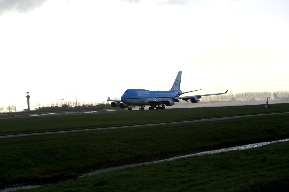 KLM Boeing 747-400 PH-BFH departing EHAM 1