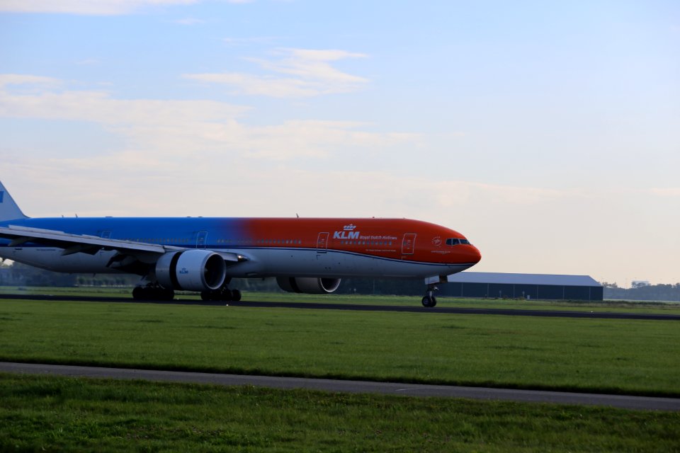 KLM B777-306ER (PH-BVA) at Amsterdam Airport Schiphol (6)