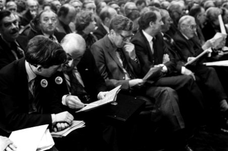 Kmerlid Bouke Beumer (CDA,l) en oud-minister Norbert Schmelzer, Bestanddeelnr 930-5882