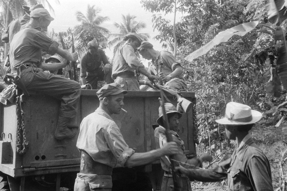 Koeningan Ook te Koeningan meldden zich TNI-troepen ter evacuatie., Bestanddeelnr 1531-4-5