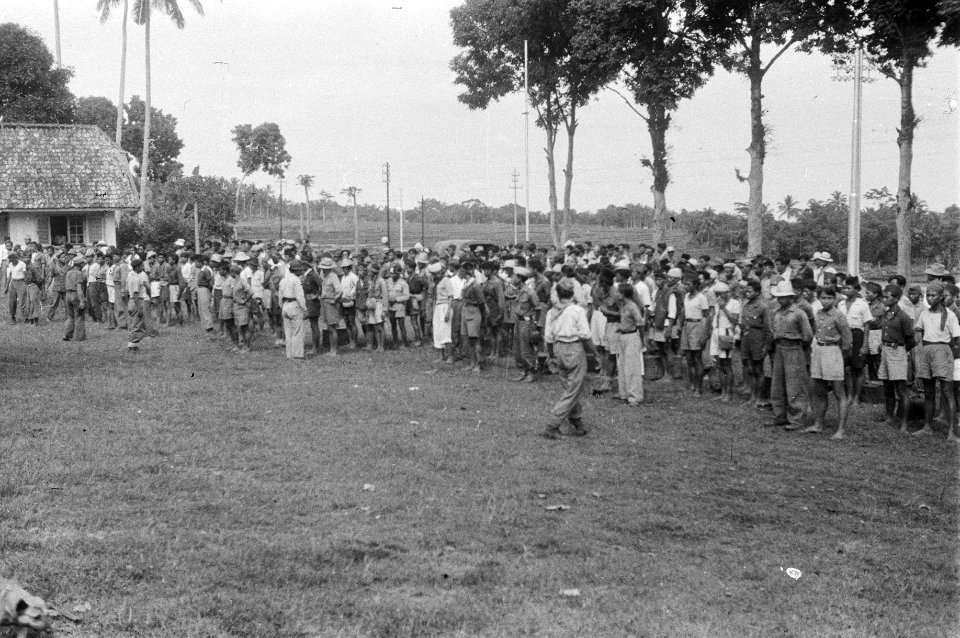 Koeningan Ook te Koeningan meldden zich TNI-troepen ter evacuatie., Bestanddeelnr 1531-3-4