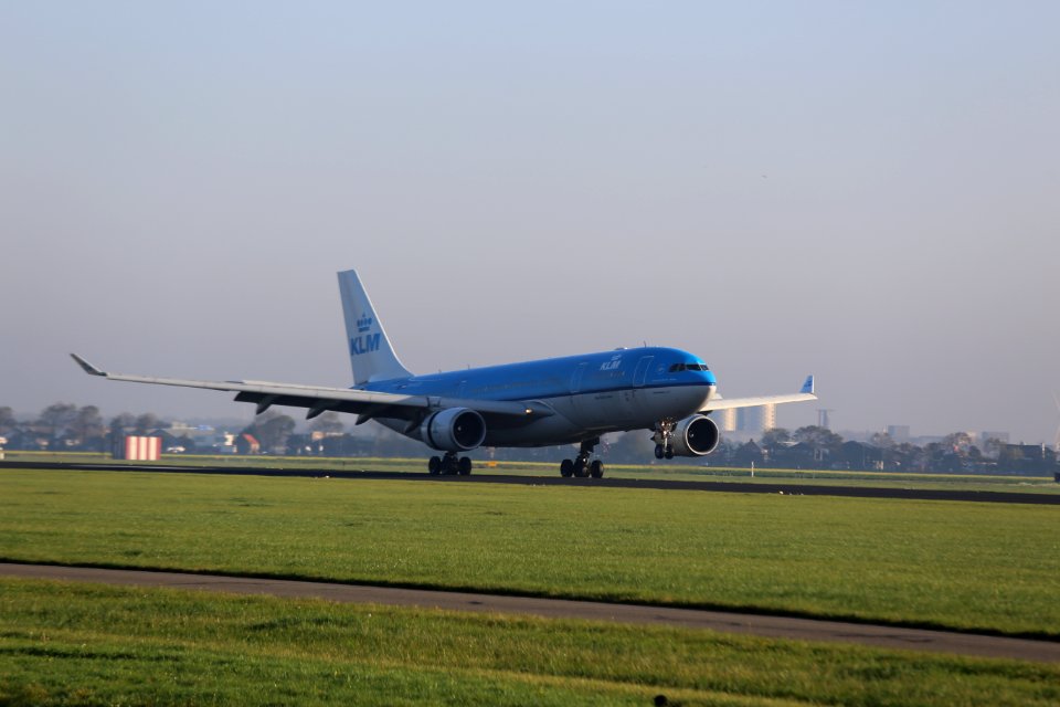 KLM Airbus A330-200 PH-AOD Landing at EHAM8