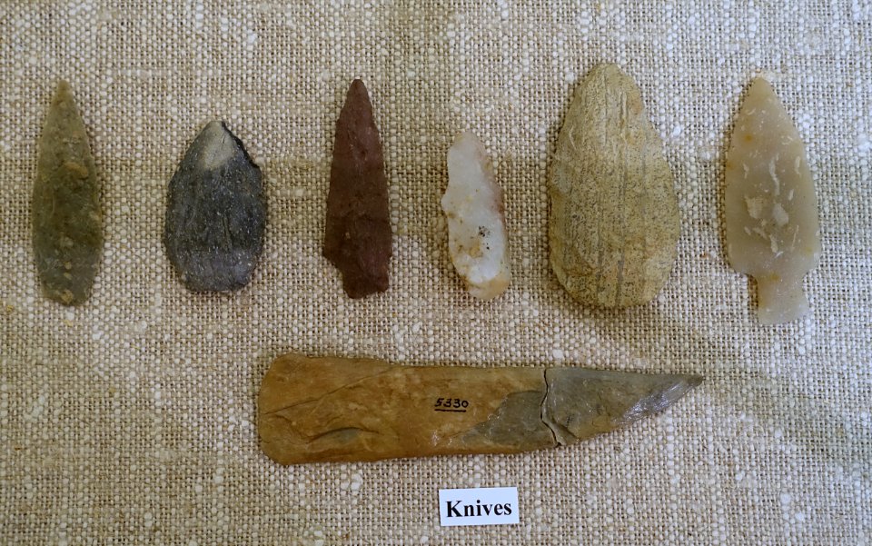 Knives - Wapanucket site, loci 1 through 8 - Robbins Museum - Middleborough, Massachusetts - DSC03722