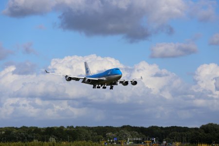 KLM Boeing 747-400 PH-BFS landing at EHAM 03