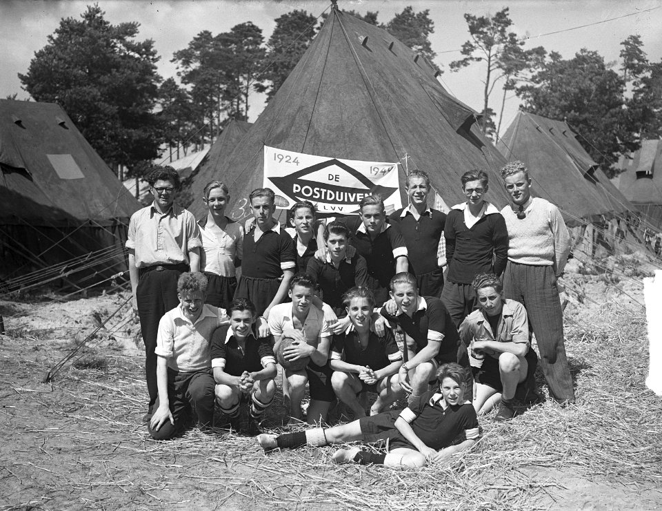 KNVB-kamp Nunspeet. L.V.V. De Postduiven (uit Loosduinen, Den Haag), Bestanddeelnr 903-5318