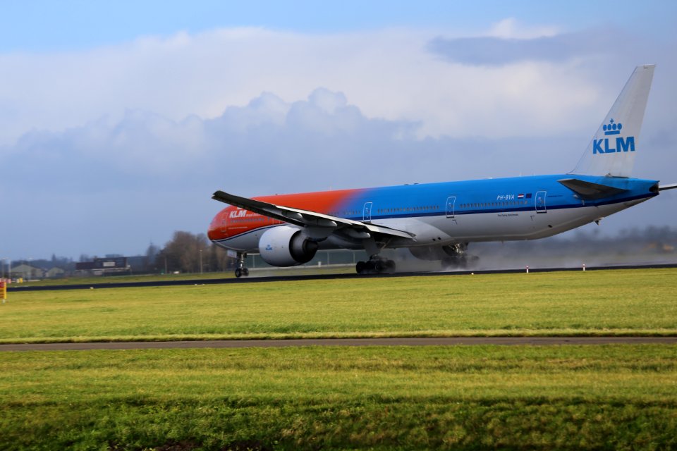 KLM B777-306ER (PH-BVA) at Amsterdam Airport Schiphol (17)
