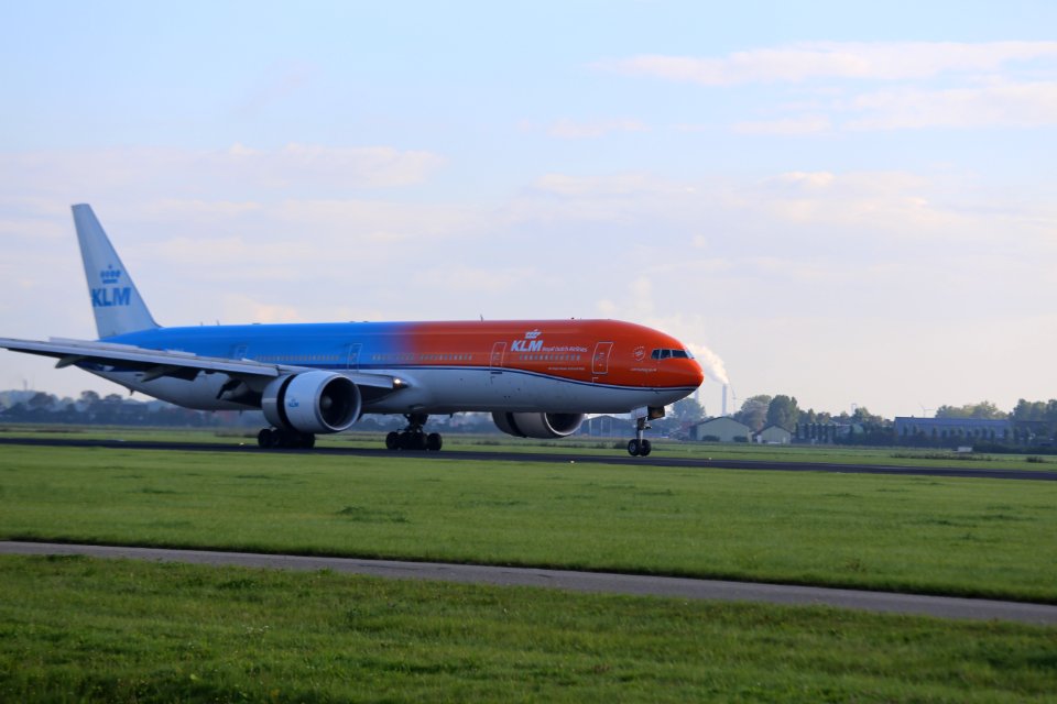 KLM B777-306ER (PH-BVA) at Amsterdam Airport Schiphol (5)