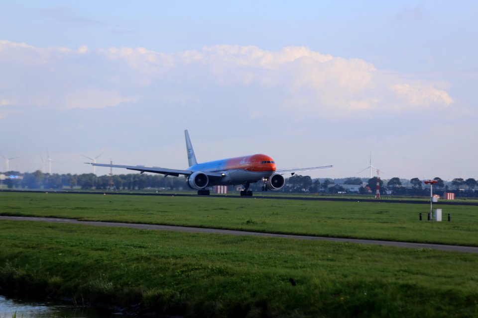 KLM B777-306ER (PH-BVA) at Amsterdam Airport Schiphol (3)