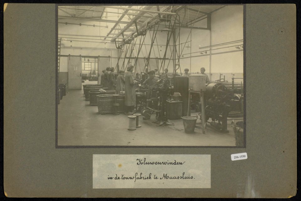 Kluwen winden in de touwfabriek te Maassluis, Bestanddeelnr 256-1550