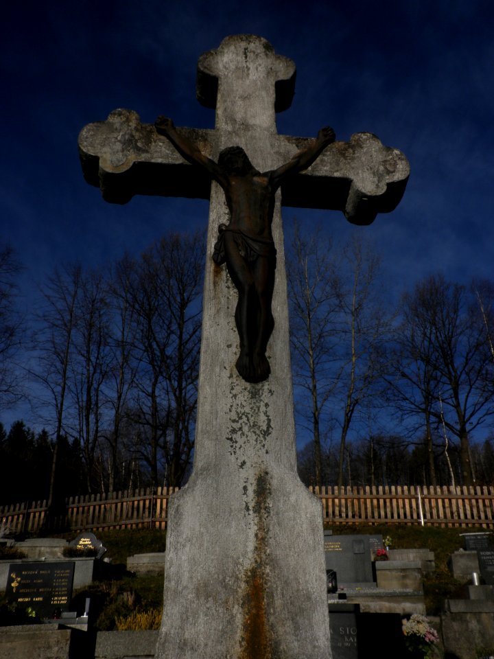 Košařiska cemetery cross