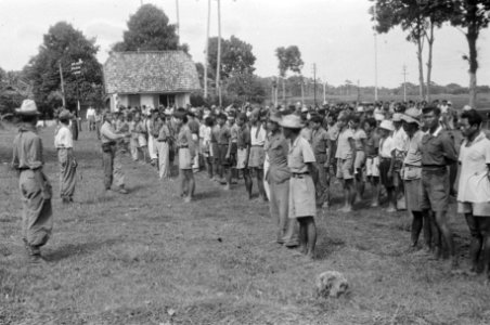Koeningan Ook te Koeningan meldden zich TNI-troepen ter evacuatie., Bestanddeelnr 1531-3-5