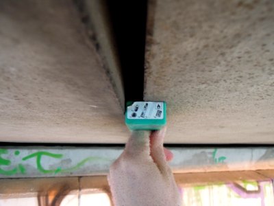 Knautnaundorfer Elsterbrücke der B 186 am südlichen Brückenende -Betonträgerversatz- im März 2018a
