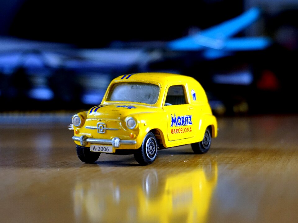 Miniature seventies seat 600