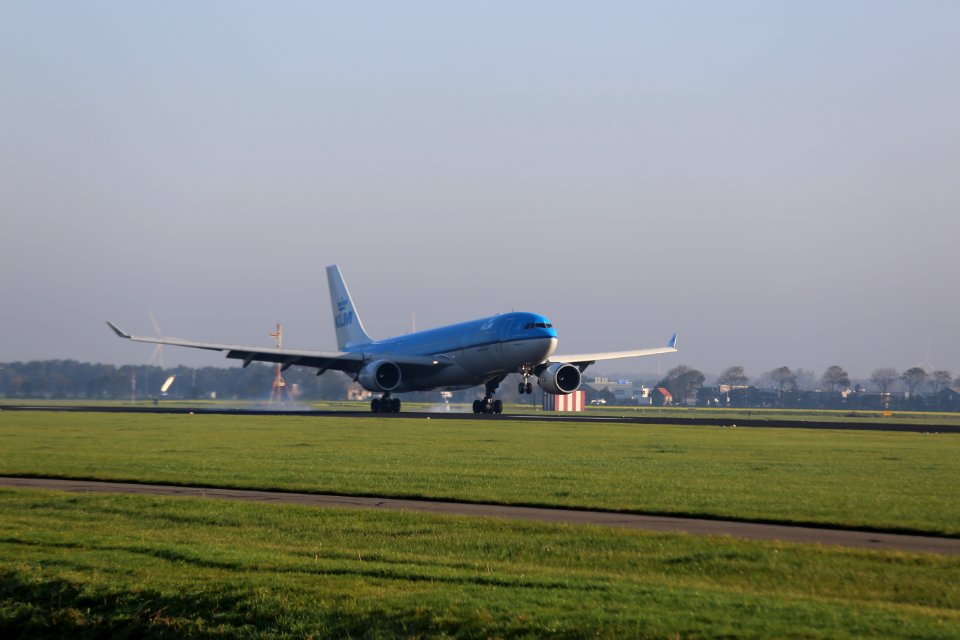 KLM Airbus A330-200 PH-AOD Landing at EHAM 6