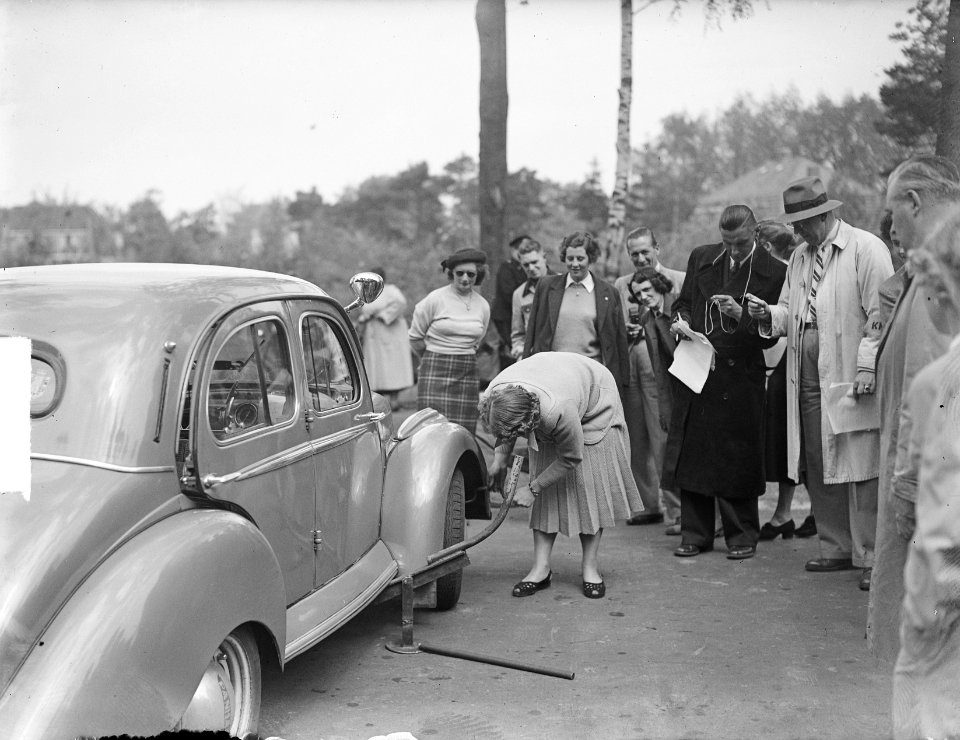 KNAC dames rit met belangrijke personen te Zeist, Bestanddeelnr 903-9737