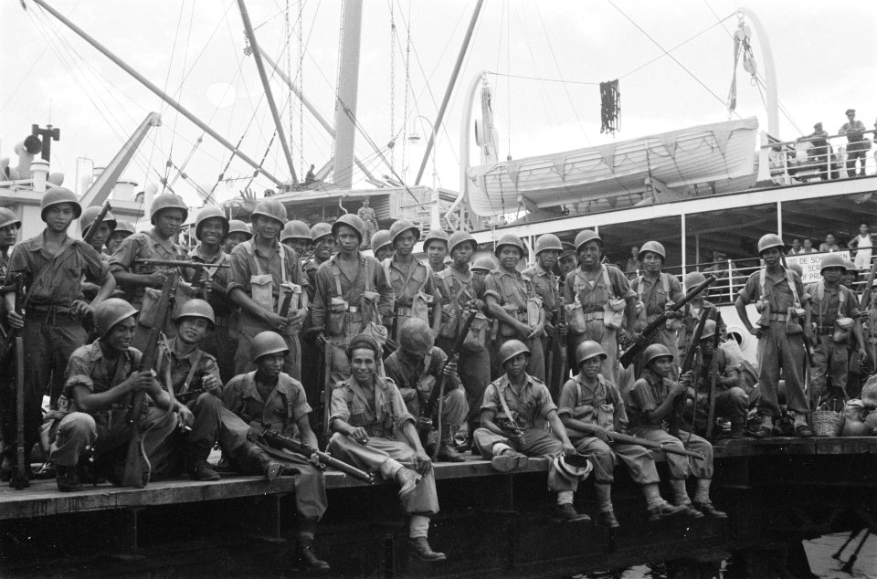 KNIL-militairen aan boord van het troepentransportschip, Bestanddeelnr 457-2-1