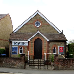 Knaphill Baptist Church, High Street, Knaphill (June 2015) (2)