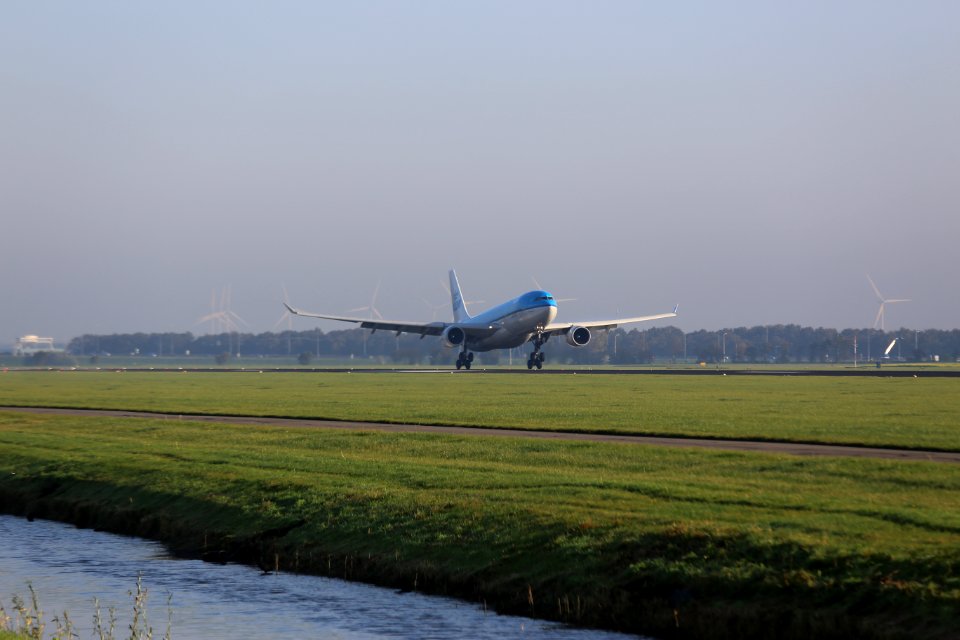 KLM Airbus A330-200 PH-AOD Landing at EHAM 4