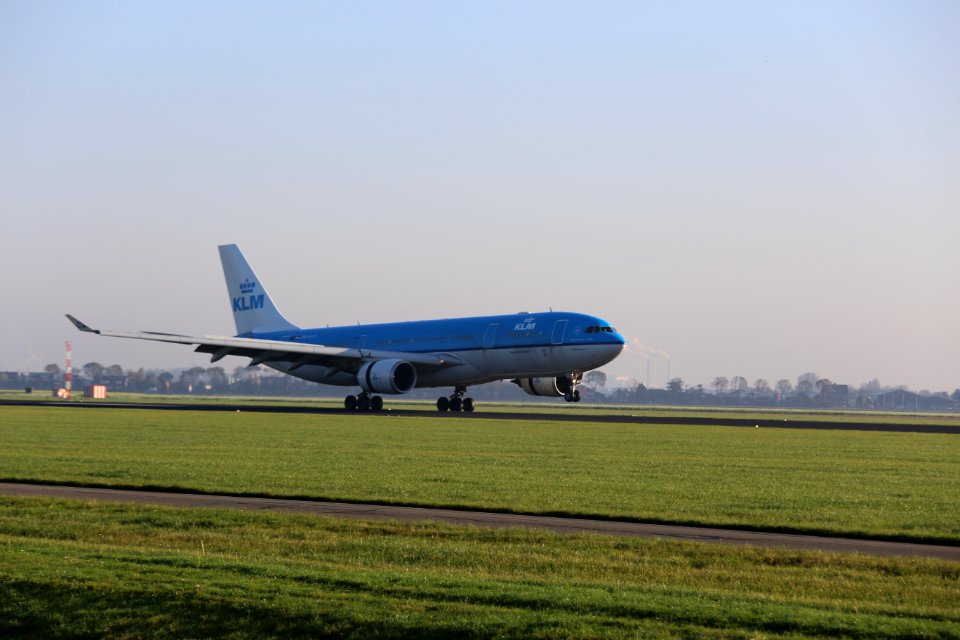 KLM Airbus A330-200 PH-AOD Landing at EHAM 10