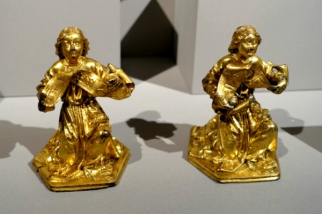 Kneeling Angels with Scrolls, Lower Rhine, late 15th century, gilt bronze - Bode-Museum - DSC03659