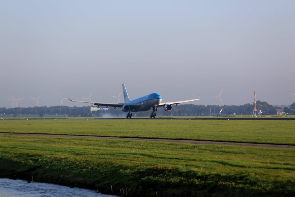 KLM Airbus A330-200 PH-AOD Landing at EHAM 5
