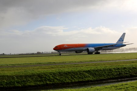 KLM B777-306ER (PH-BVA) at Amsterdam Airport Schiphol (13)