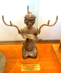 Kneeling man carrying lamp with both hands, 3rd century BC - Vietnam National Museum of Fine Arts - Hanoi, Vietnam - DSC04731