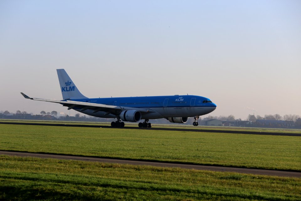 KLM Airbus A330-200 PH-AOD Landing at EHAM 11
