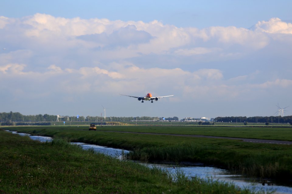 KLM B777-306ER (PH-BVA) at Amsterdam Airport Schiphol (1)