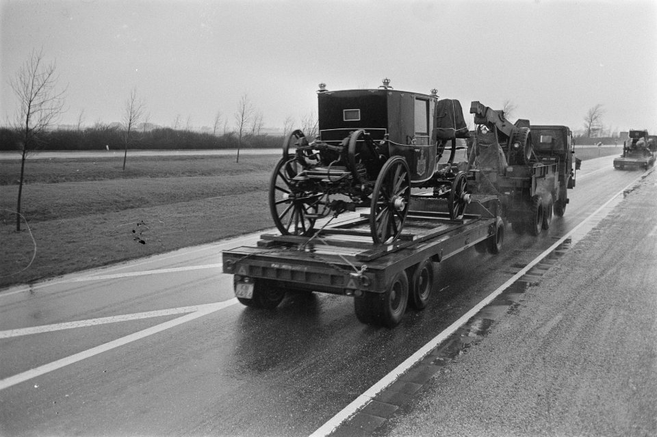 Koetsen naar Amsterdam, een galakoets onderweg, Bestanddeelnr 918-8470