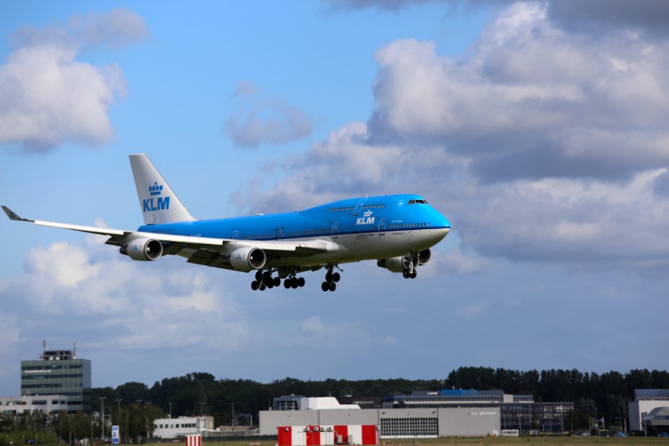 KLM Boeing 747-400 PH-BFS landing at EHAM 06