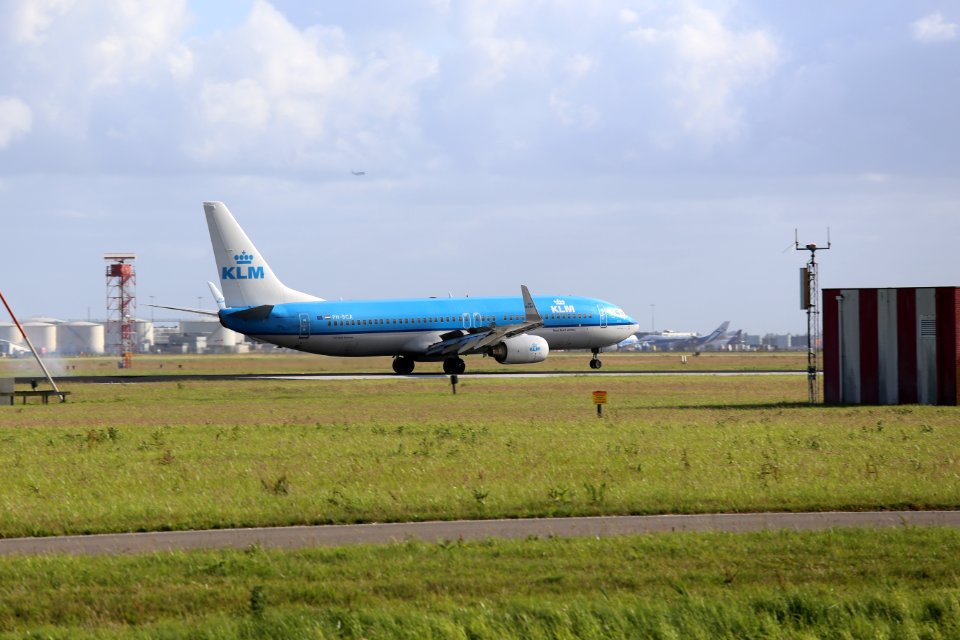 KLM Boeing 737-800 PH-BCA landing at EHAM 5