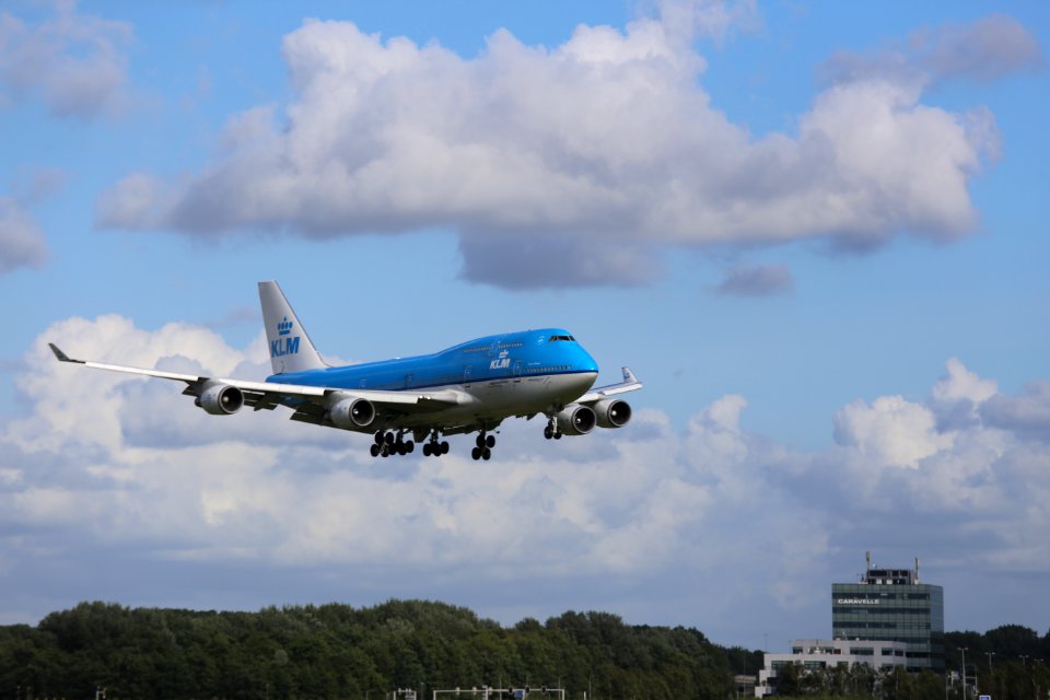 KLM Boeing 747-400 PH-BFS landing at EHAM 04