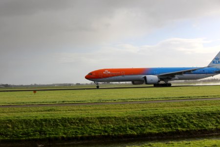 KLM B777-306ER (PH-BVA) at Amsterdam Airport Schiphol (14)