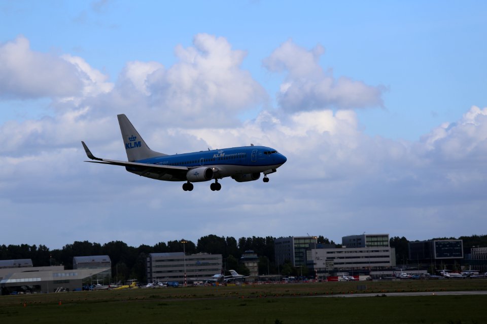 KLM Boeing 737-700 PH-BGD landing at EHAM 2