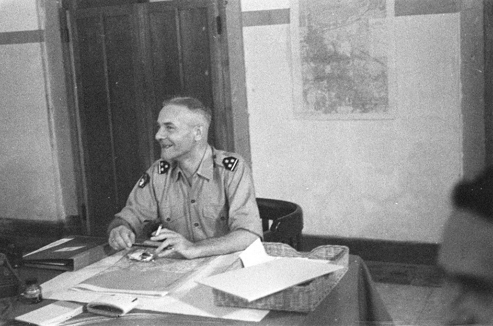 Kolonel JW Sluyter, commandant van de U-Brigade, Bestanddeelnr 49-1-2