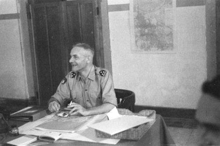 Kolonel JW Sluyter, commandant van de U-Brigade, Bestanddeelnr 49-1-2