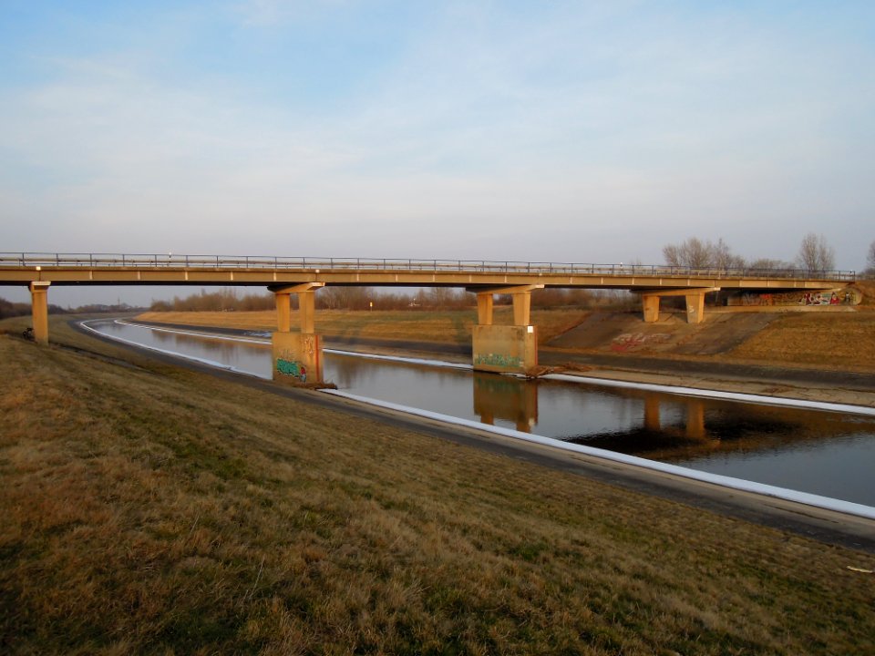 Knautnaundorfer Elsterbrücke im Verlauf der Bundesstraße 186 -Fernansicht-von-West- Anfang März 2018