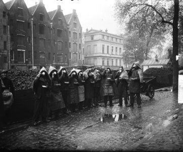 Kolenmannen drinken koffie, Bestanddeelnr 903-6994