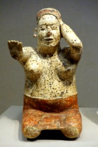 Kneeling female, West Mexico, Jalisco, 300 BC to 300 AD, earthenware and pigment - De Young Museum - DSC00488