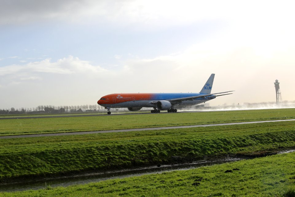 KLM B777-306ER (PH-BVA) at Amsterdam Airport Schiphol (12)