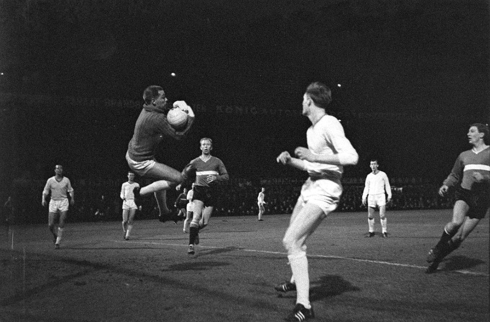 KNVB-beker, kwartfinale Feyenoord tegen Fortuna Vlaardingen 2-3 Links keeper H, Bestanddeelnr 916-2295