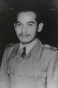 Kolonel Simatoepang Chef-staf van de TNI, uitgever van de order "staakt het vure…, Bestanddeelnr 344030 010