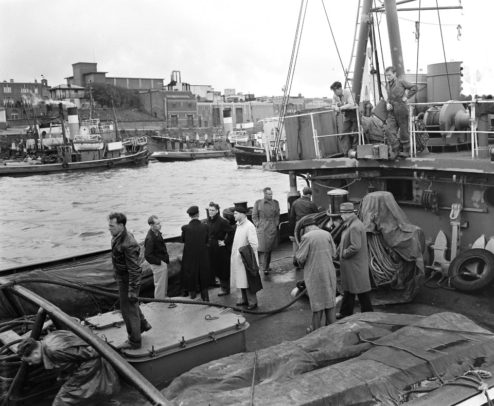 KLM Douglas DC6 in zee gestort, IJmuiden op zoek, uitvaren loodsboot en Noord Ho, Bestanddeelnr 906-6776