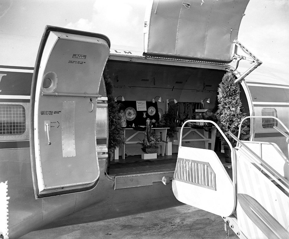 KLM DC 6A Liftmaster Ir. A. Damme (winnaar London-Christchurch Canterbury Cent, Bestanddeelnr 906-0866