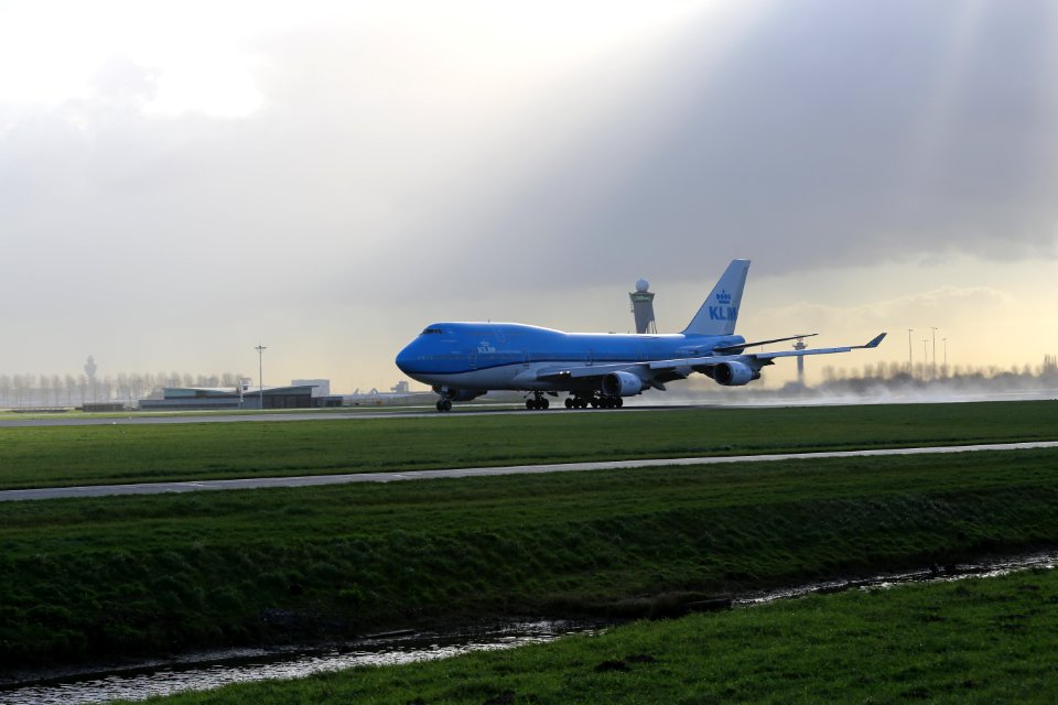 KLM Boeing 747-400 PH-BFW departing EHAM 4