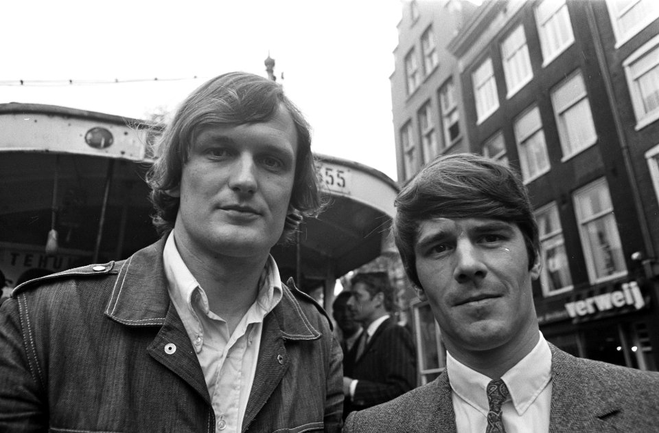 Klisjeemannetjes Wim de Bie en Kees van Kooten (rechts) brachten nieuwe lp uit, Bestanddeelnr 921-4147