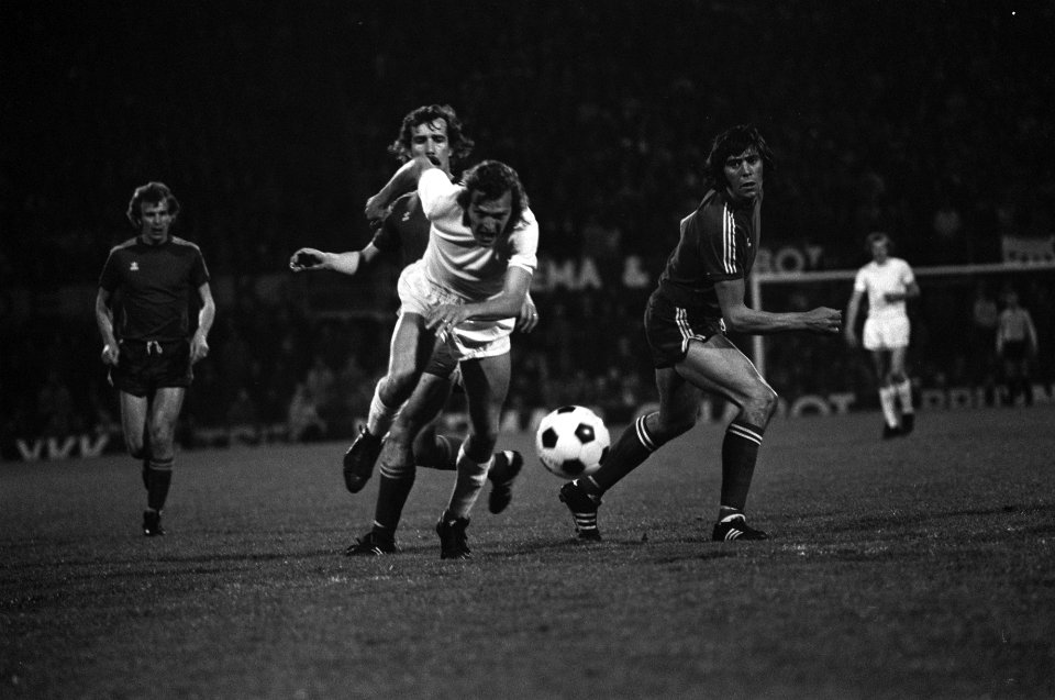 KNVB bekerfinale PSV tegen NAC 6-0, Rene van de Kerkhoff (midden) scoort het twe, Bestanddeelnr 927-1621