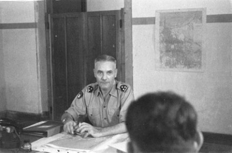 Kolonel J.W. Sluyter, commandant van de U-Brigade, Bestanddeelnr 49-1-1